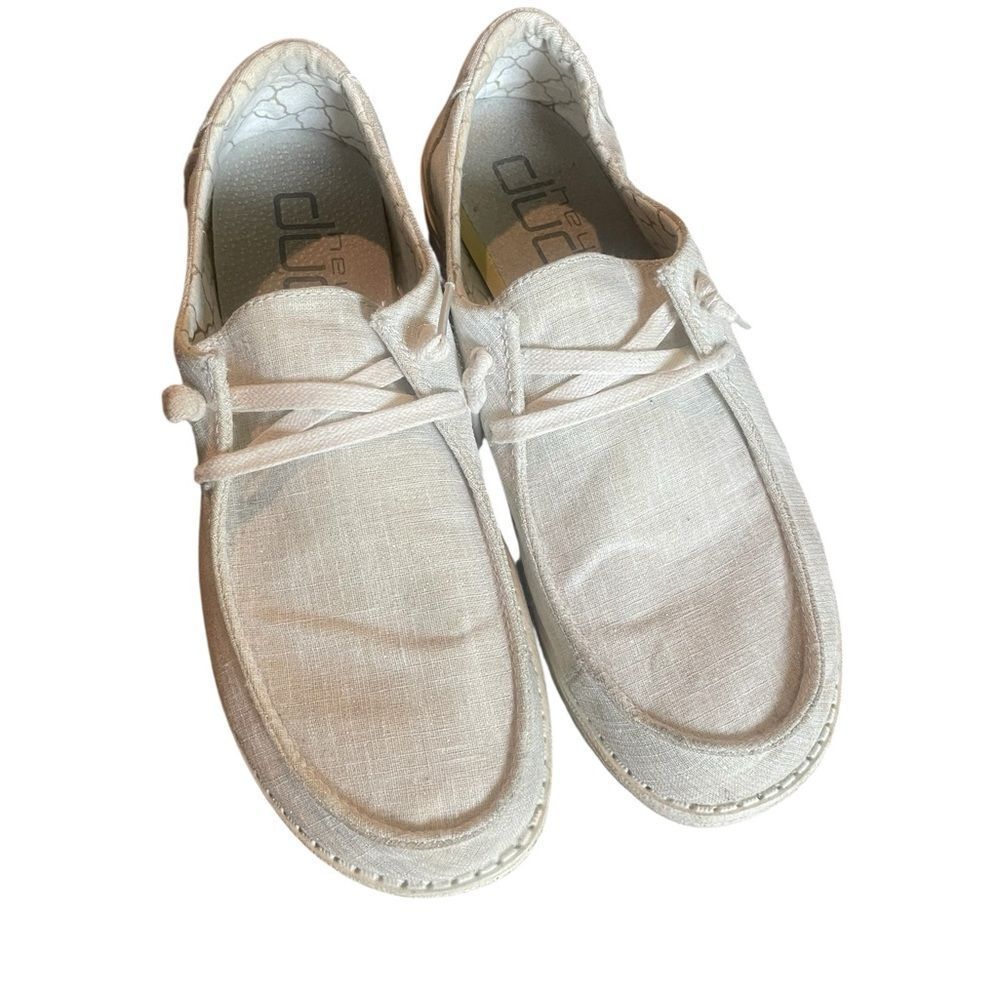 Hey Dude women’s  Casual White Shoes size 10 excellent condition.